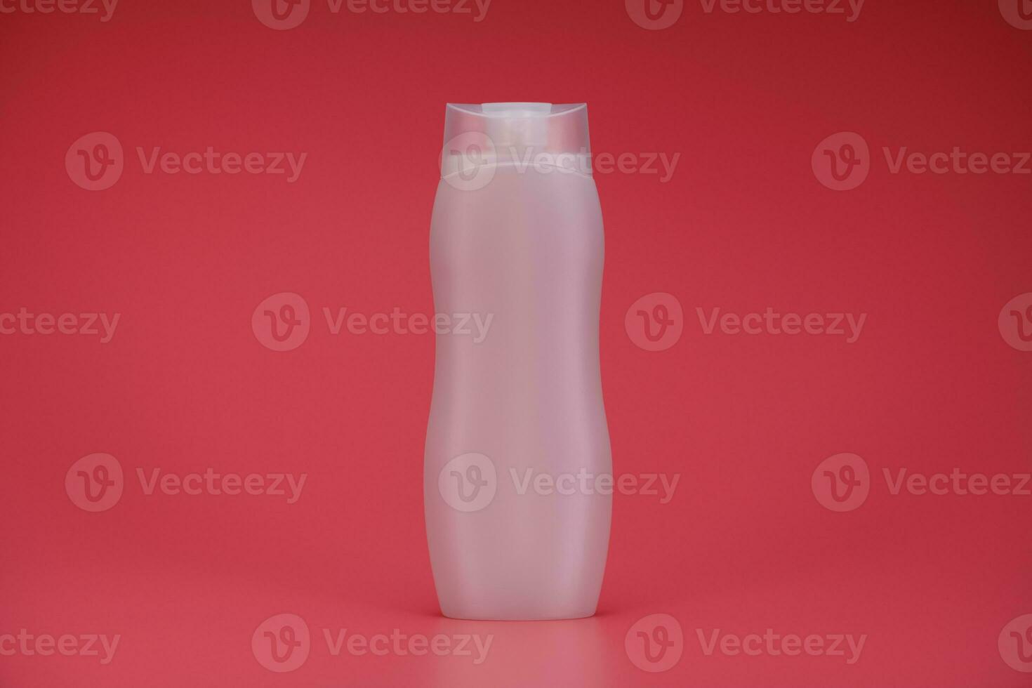 Vide étiquette shampooing bouteille ou douche gel sur rose Contexte photo