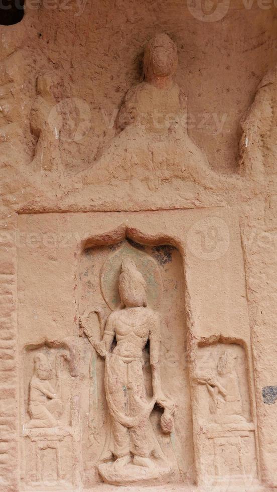 Sculpture de grottes bouddhistes dans le temple de bingling lanzhou gansu, chine photo