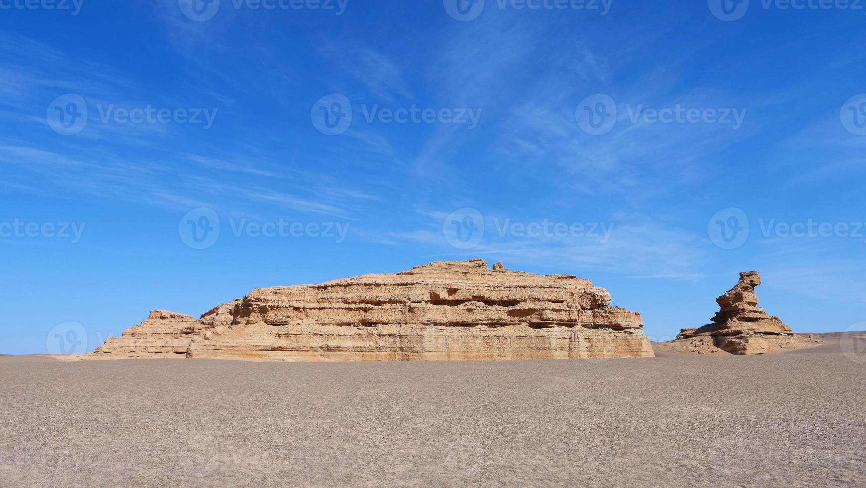 Forme de relief de yardang dans le géoparc mondial de l'unesco de dunhuang, gansu en chine. photo