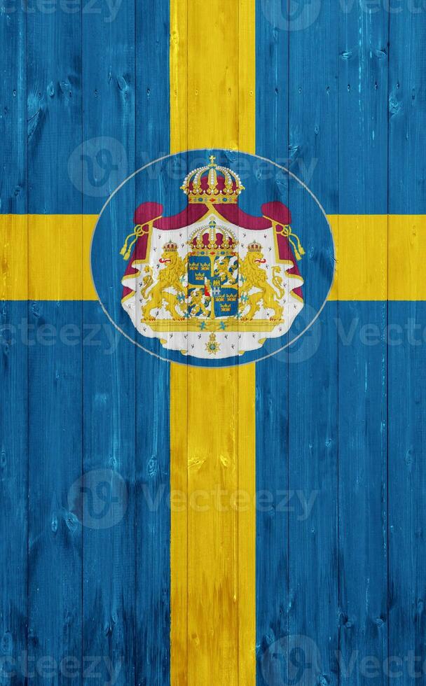 drapeau et manteau de bras de Royaume de Suède sur une texturé Contexte. concept collage. photo