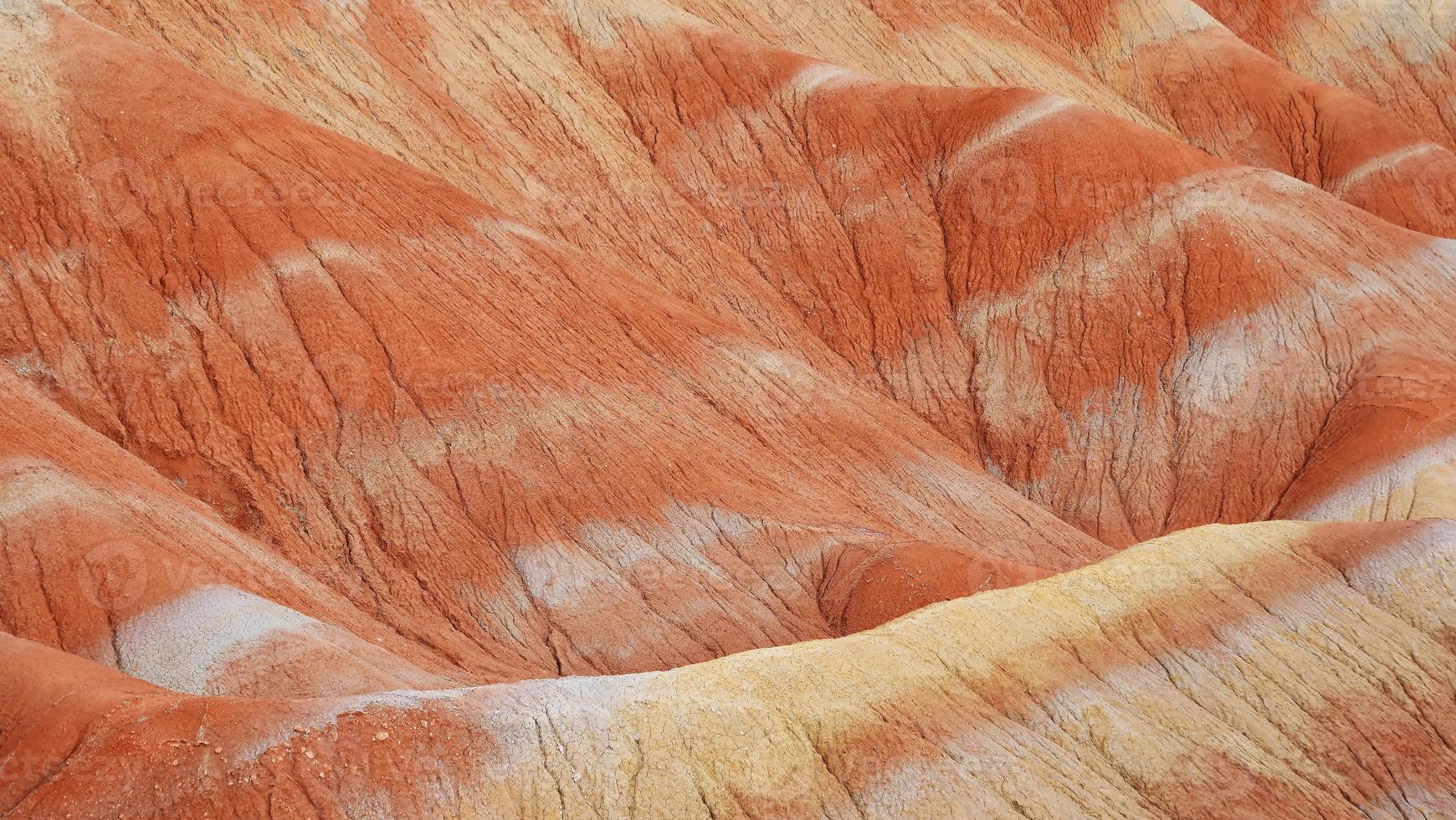 zhangyei danxia relief dans le gansu en chine. photo