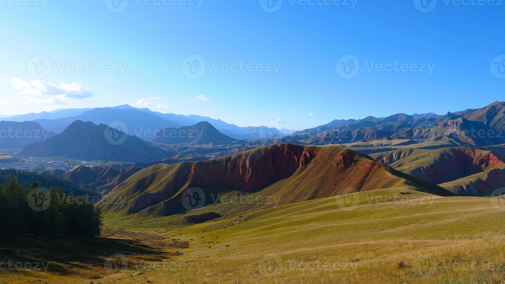 la région pittoresque de la montagne qilian mont drow à qinghai en chine. photo