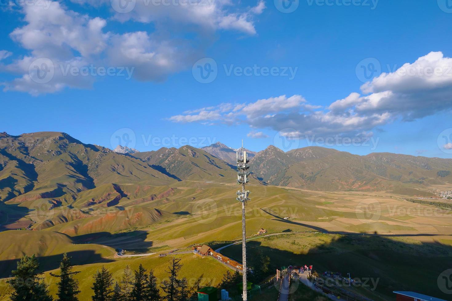 la région pittoresque de la montagne qilian mont drow à qinghai en chine. photo