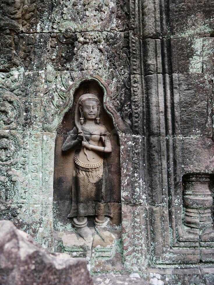 sculpture sur pierre au temple de ta som, siem reap cambodge. photo