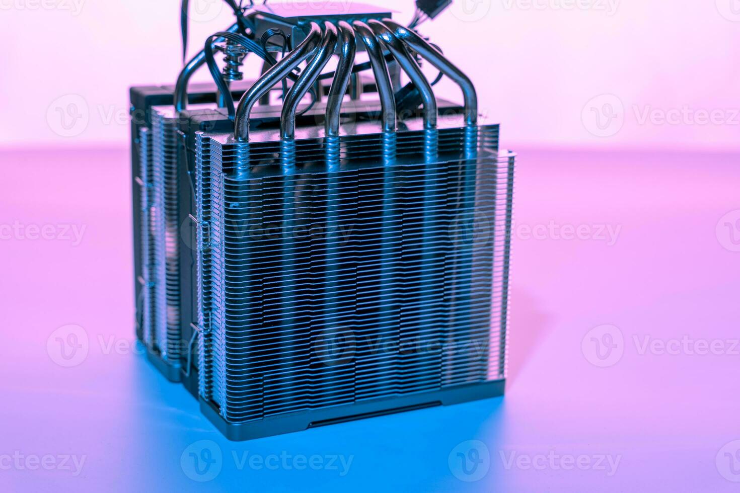 ordinateur ventilateur. moderne puissant glacière pour refroidissement le CPU photo