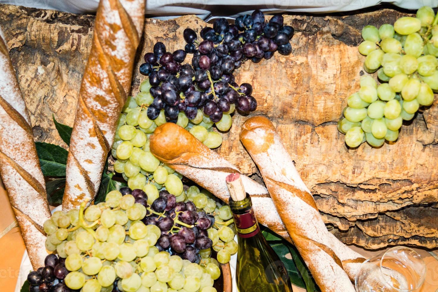 raisins blancs et feuilles photo