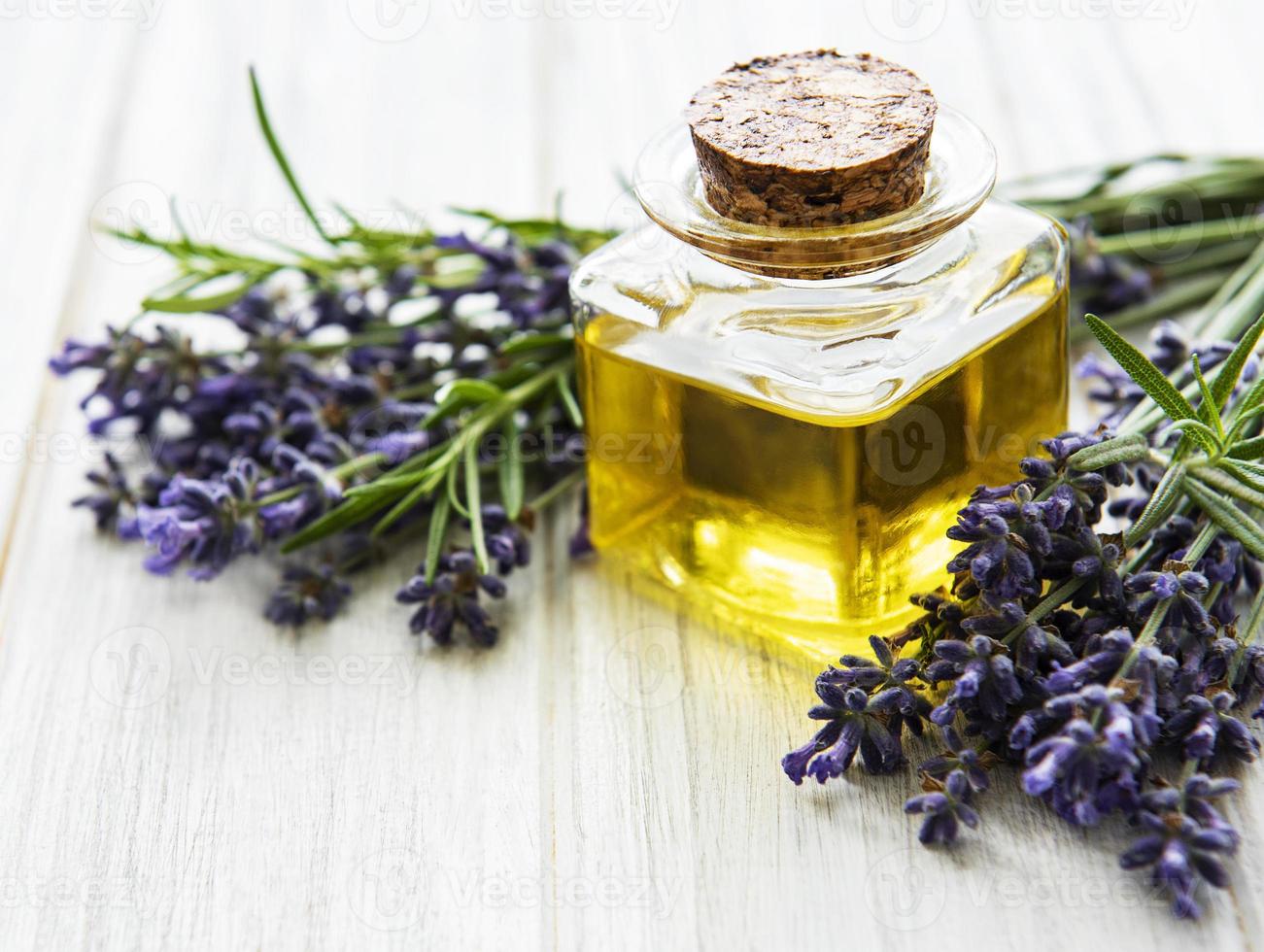 ensemble de cosmétiques de spa biologiques naturels à la lavande. photo