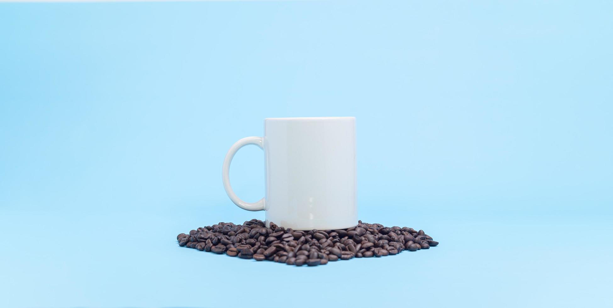 grains de café tasse à café boisson énergisante photo