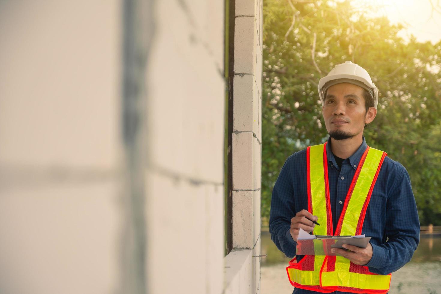 ingénieur en architecture inspection sur site construction immobilier photo