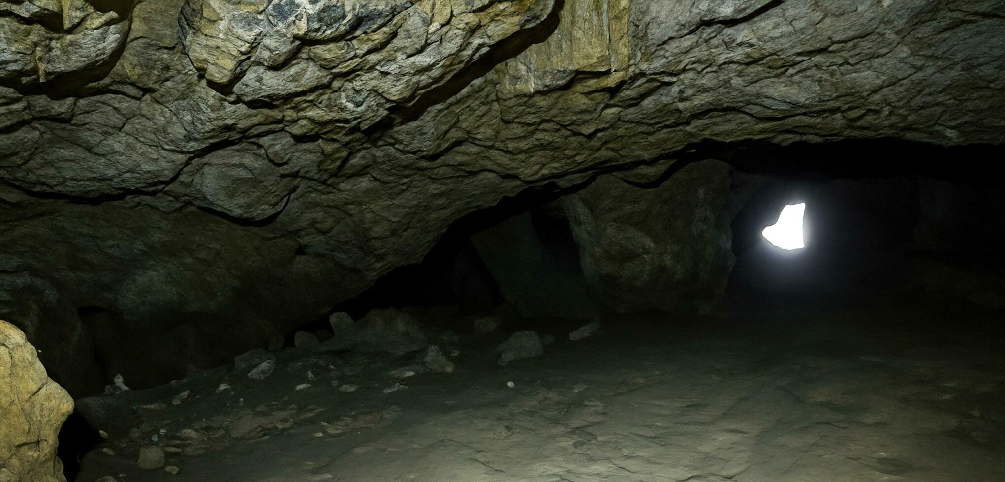 la grotte souterrain gorge caverne tunnel fente dans Roche photo