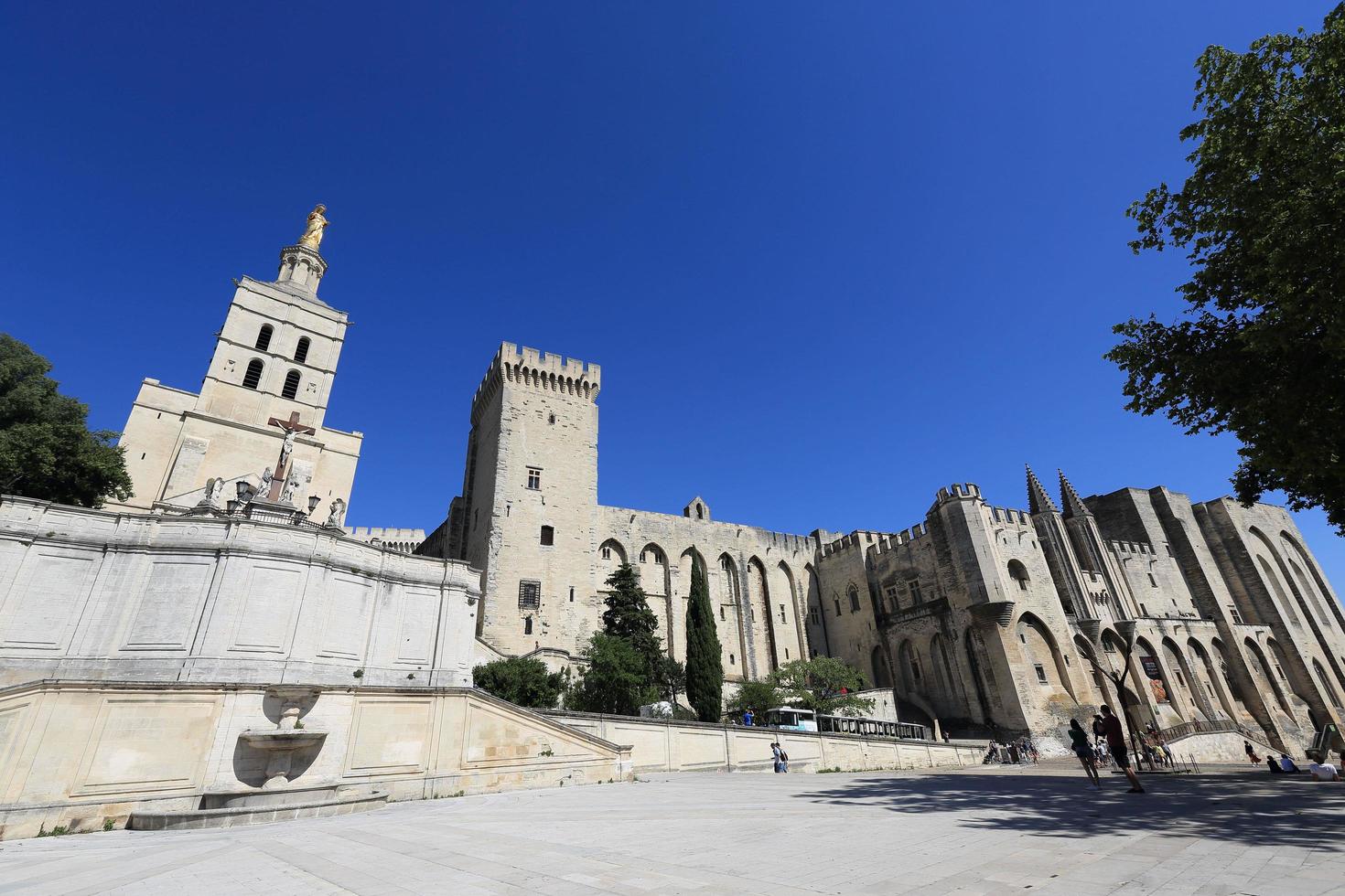 centre historique d'avignon provence france photo