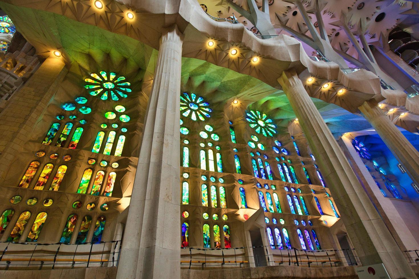 à l'intérieur de la sagrada familia, espagne photo