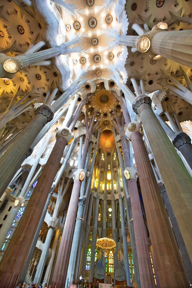 à l'intérieur de la sagrada familia, espagne photo