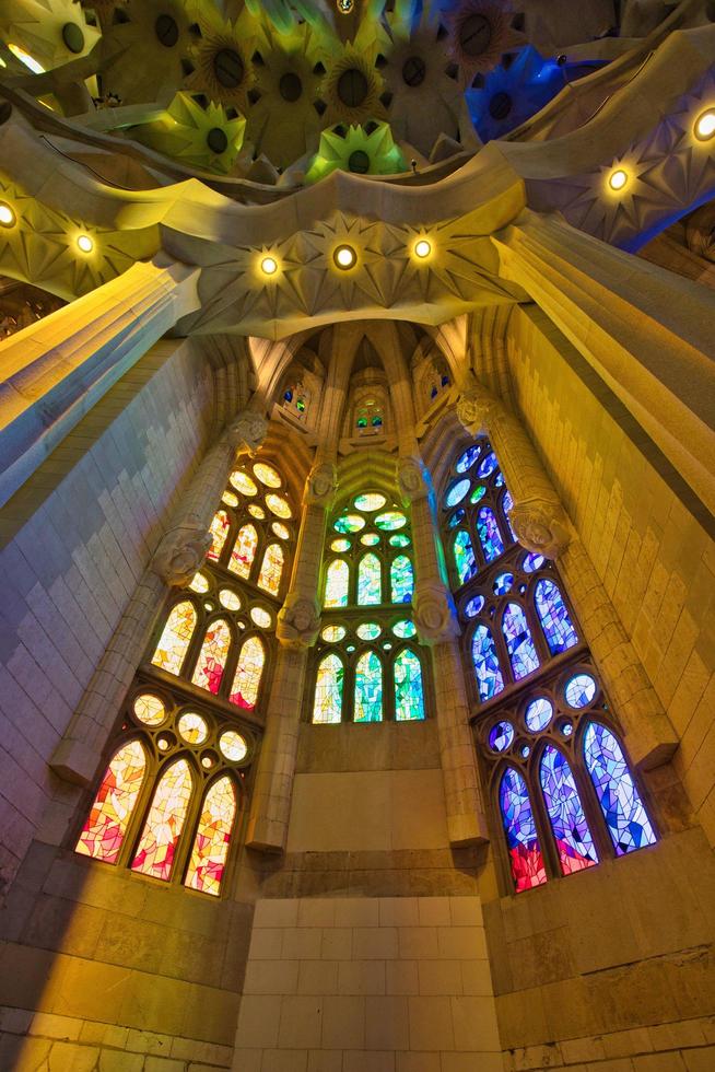 à l'intérieur de la sagrada familia, espagne photo