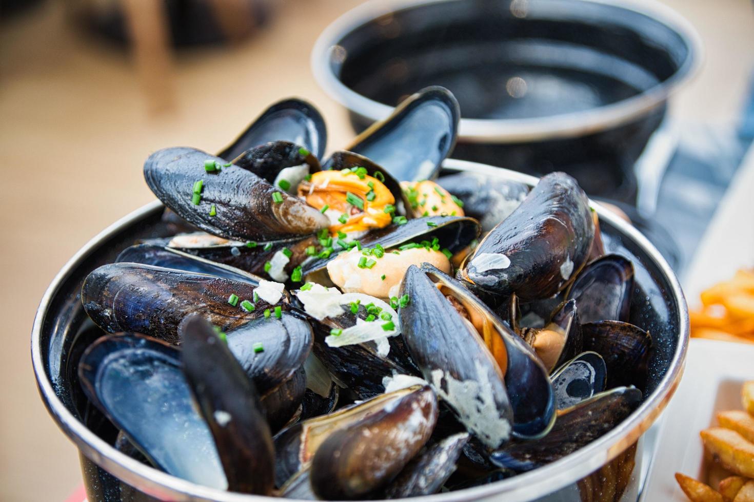 assiette de moules en france photo