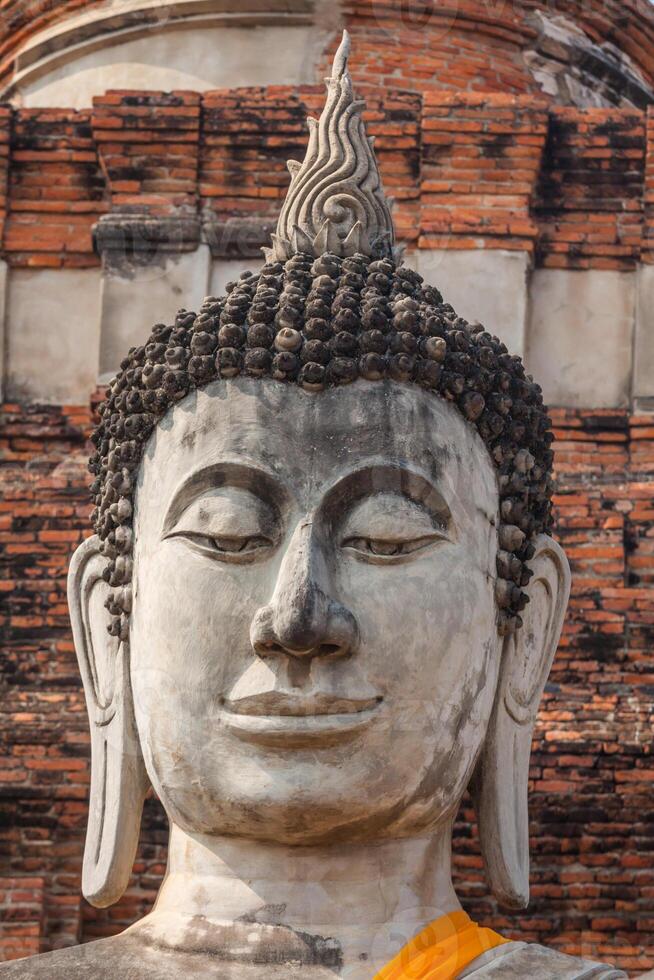 Visage de Bouddha à Wat Chaiwatthanaram, Ayutthaya, Thaïlande photo