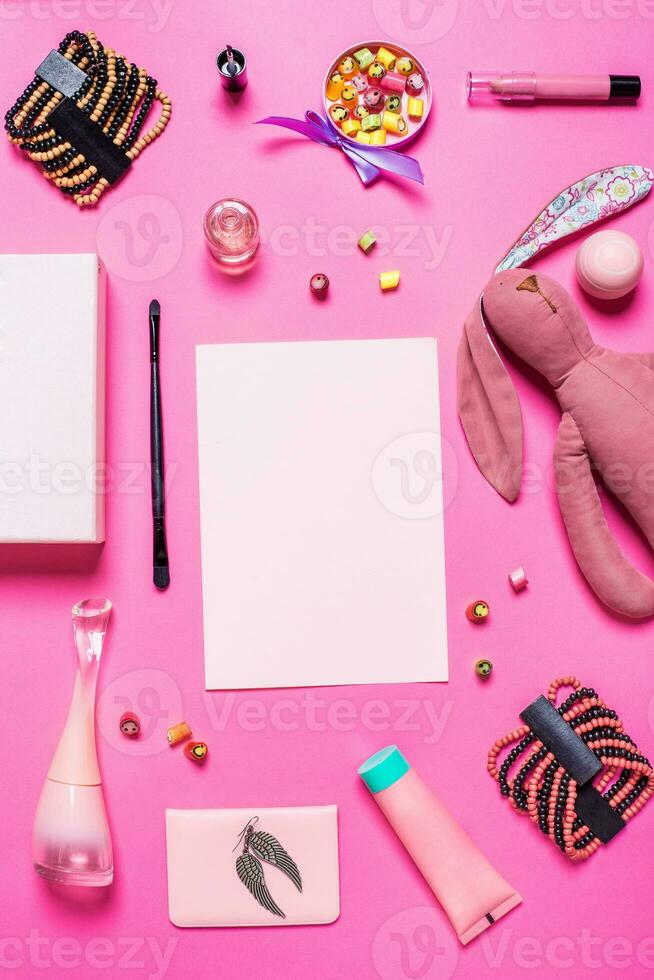 les filles accessoires sur une rose Contexte photo