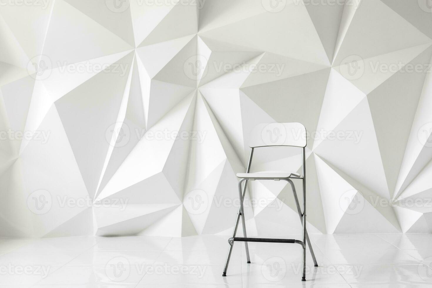 moderne chaise sur abstrait Contexte de polygones sur blanc Contexte. photo