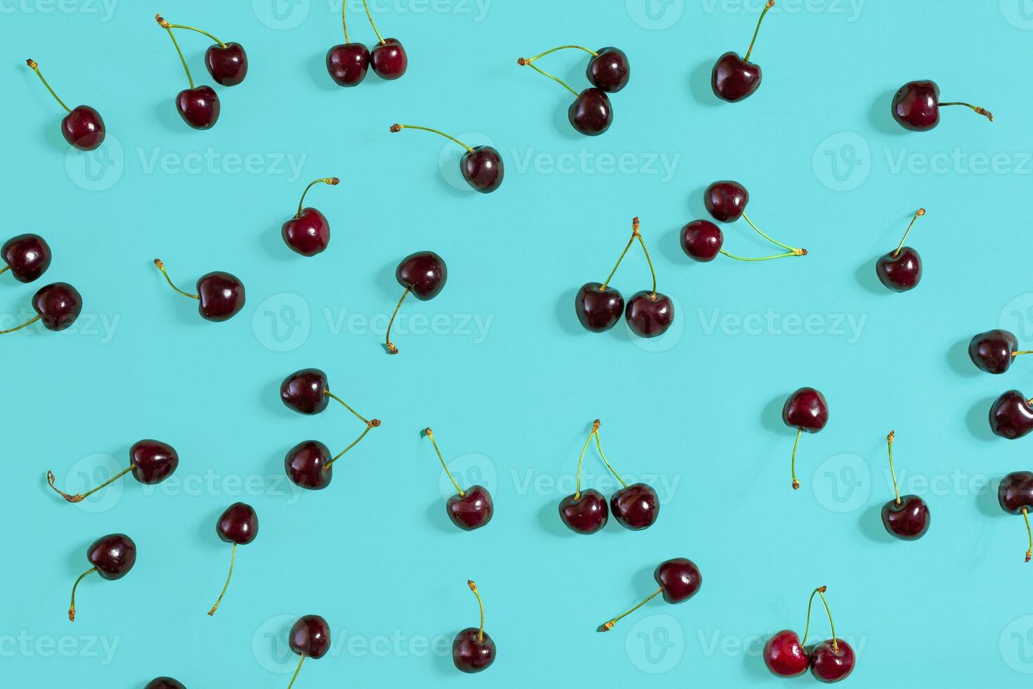 Frais juteux cerises sur menthe arrière-plan, Haut vue photo