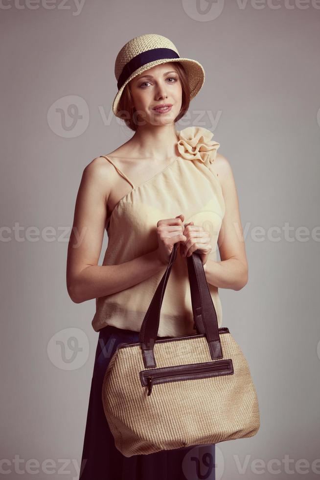 jeune femme élégante en costume rétro photo