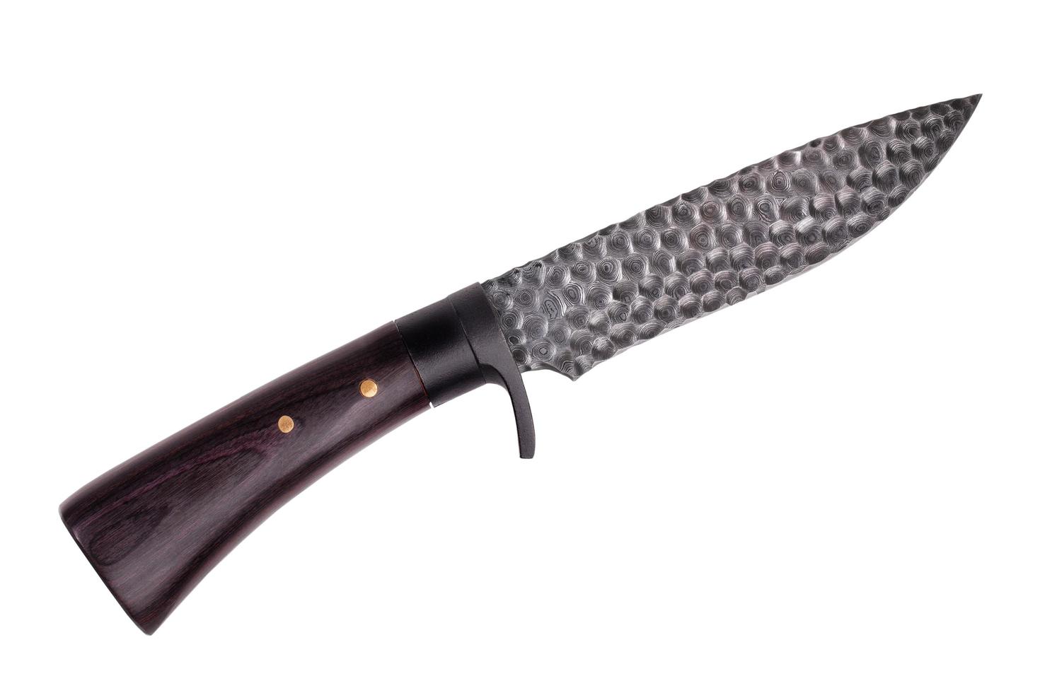 couteau de chasse avec un manche en bois photo