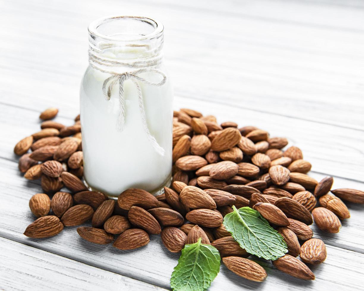 lait d'amande aux amandes photo