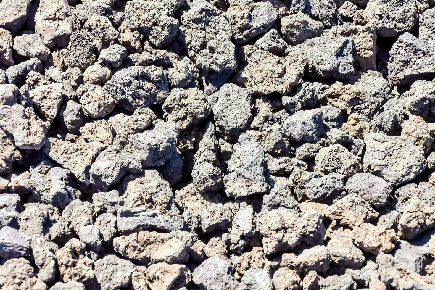 une proche en haut de une pile de rochers photo