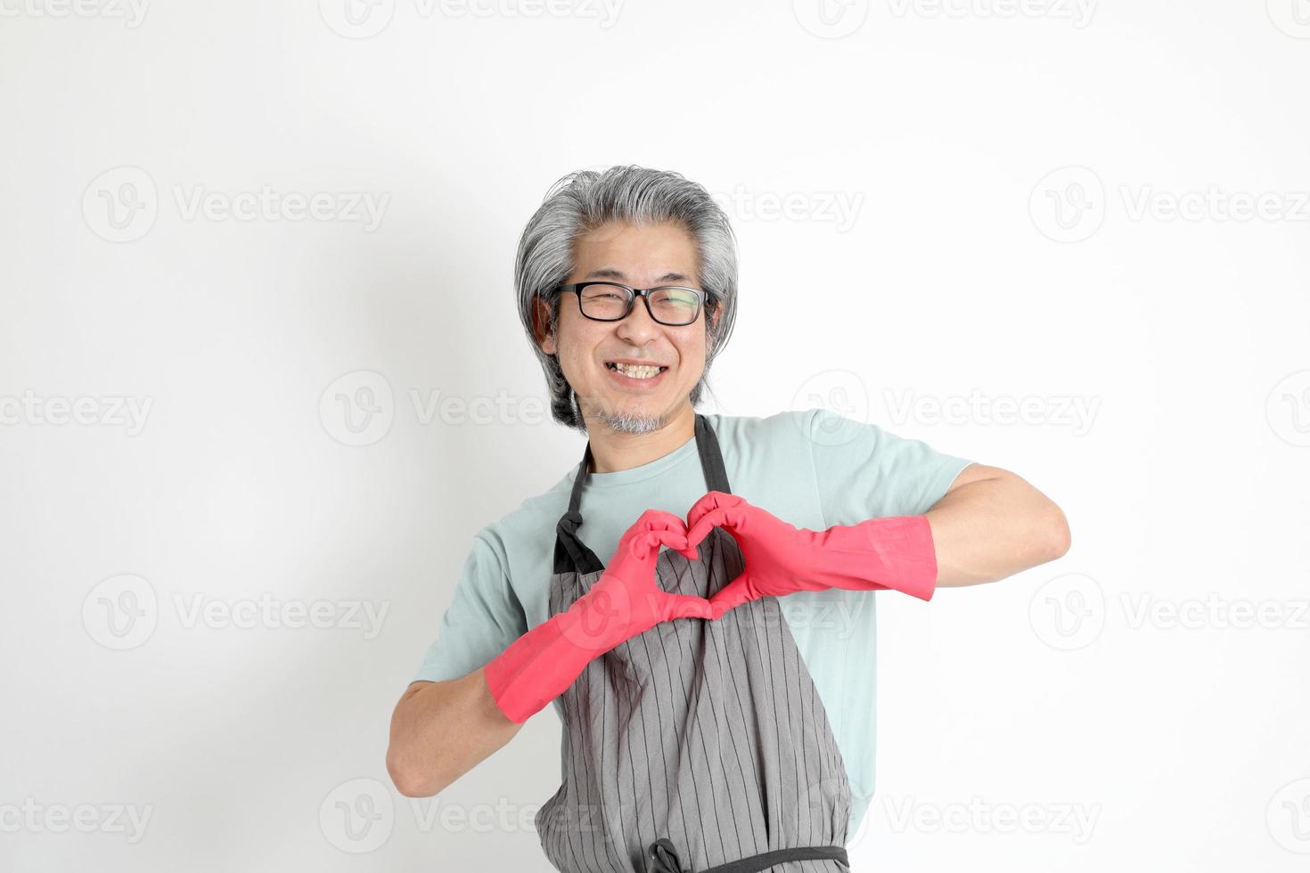 femme de ménage asiatique senior photo