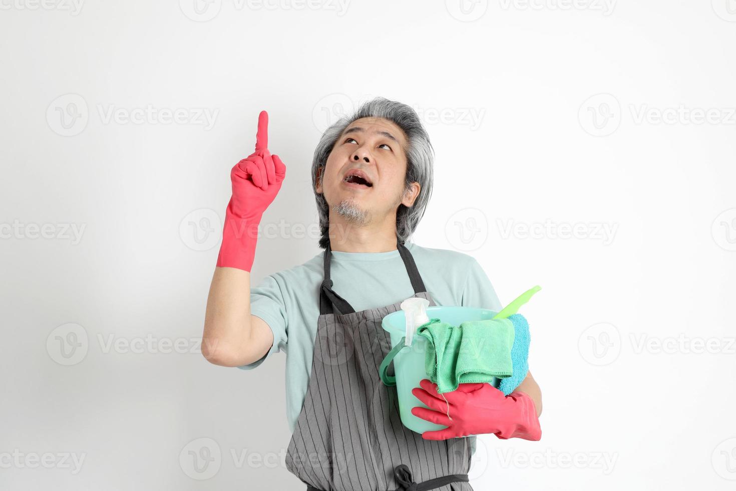femme de ménage asiatique senior photo