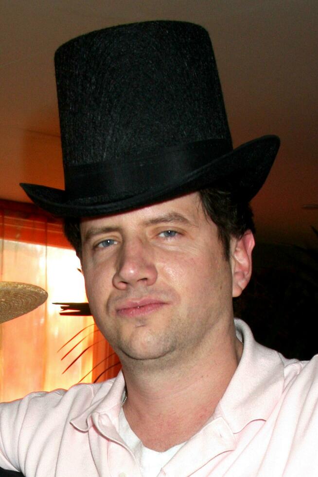 exclusif Jamie Kennedy à le 30 anniversaire thé pour jennifer l'amour Heweitt sur le ensemble de fantôme chuchoteur dans Burbank Californie sur février 19 2009 journaliste approbation reçu photo