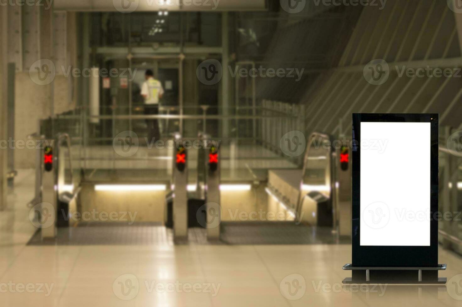 Vide La publicité panneau d'affichage à aéroport, maquette affiche médias modèle les publicités afficher photo