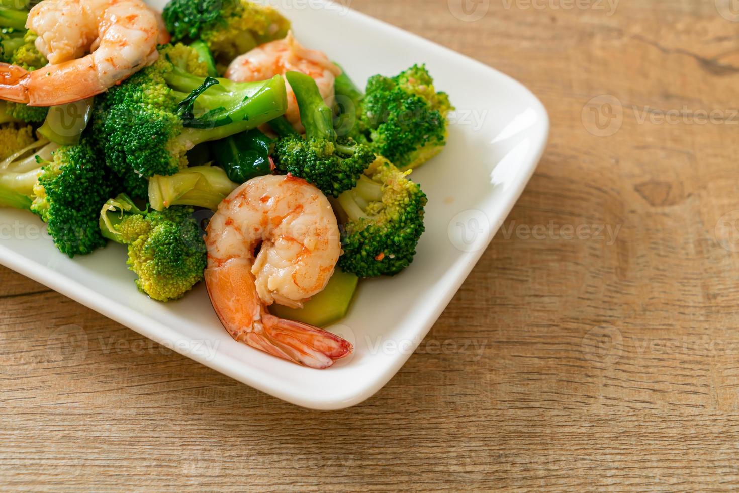 brocoli sauté aux crevettes photo