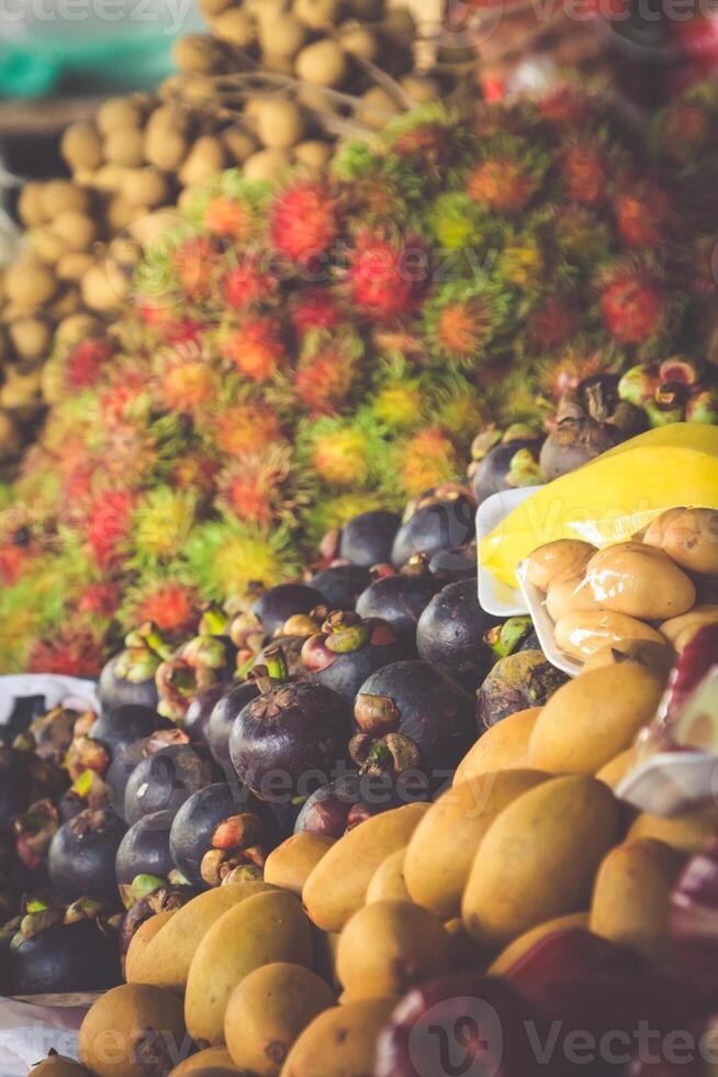 traditionnel flottant marché dans damnoen Saduak près Bangkok photo