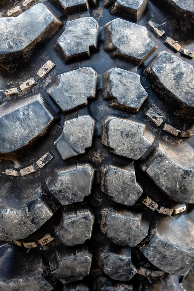 la texture du pneu de terrain de boue de modèle de mille-pattes, vieux pneus usagés photo