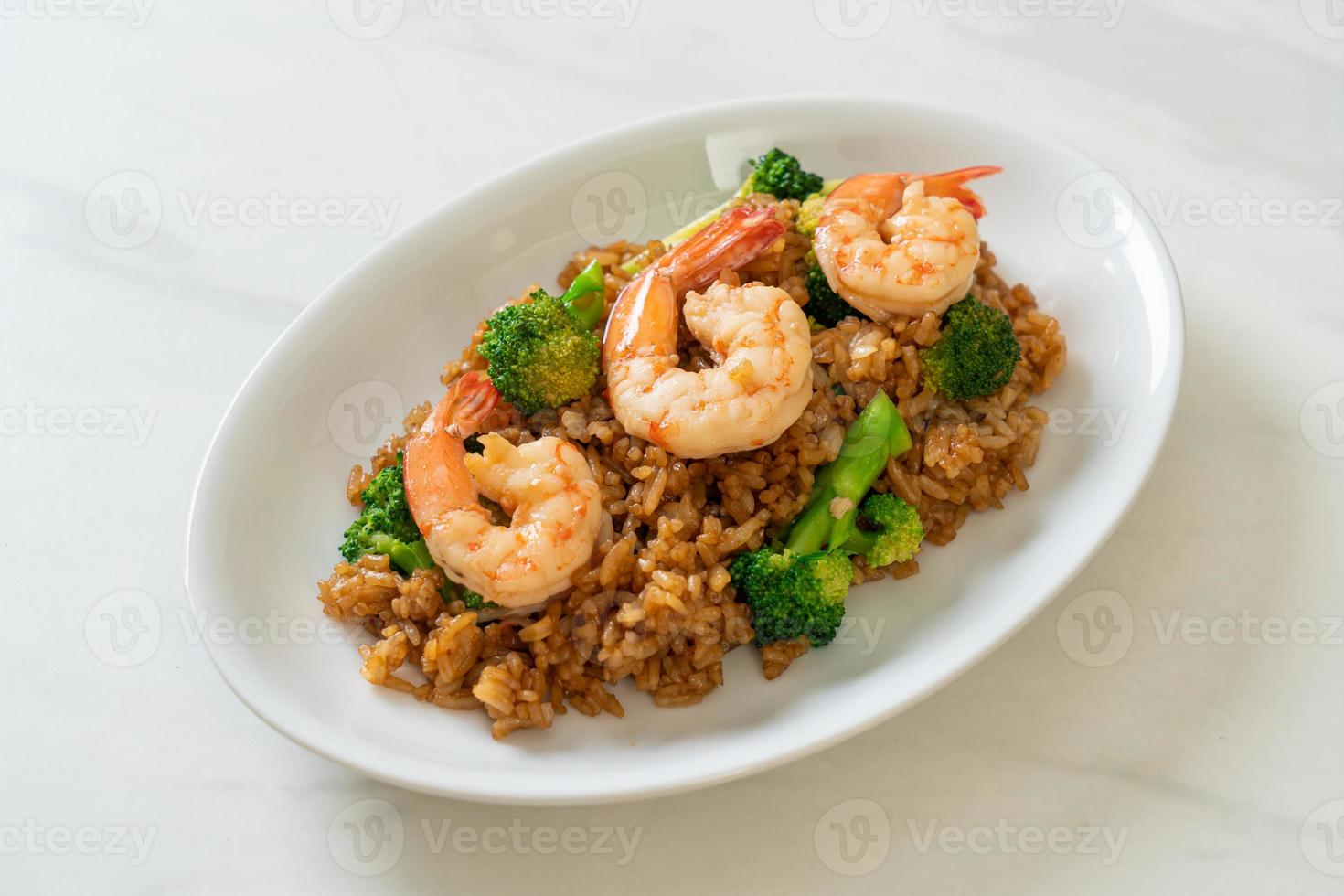 riz frit au brocoli et crevettes photo