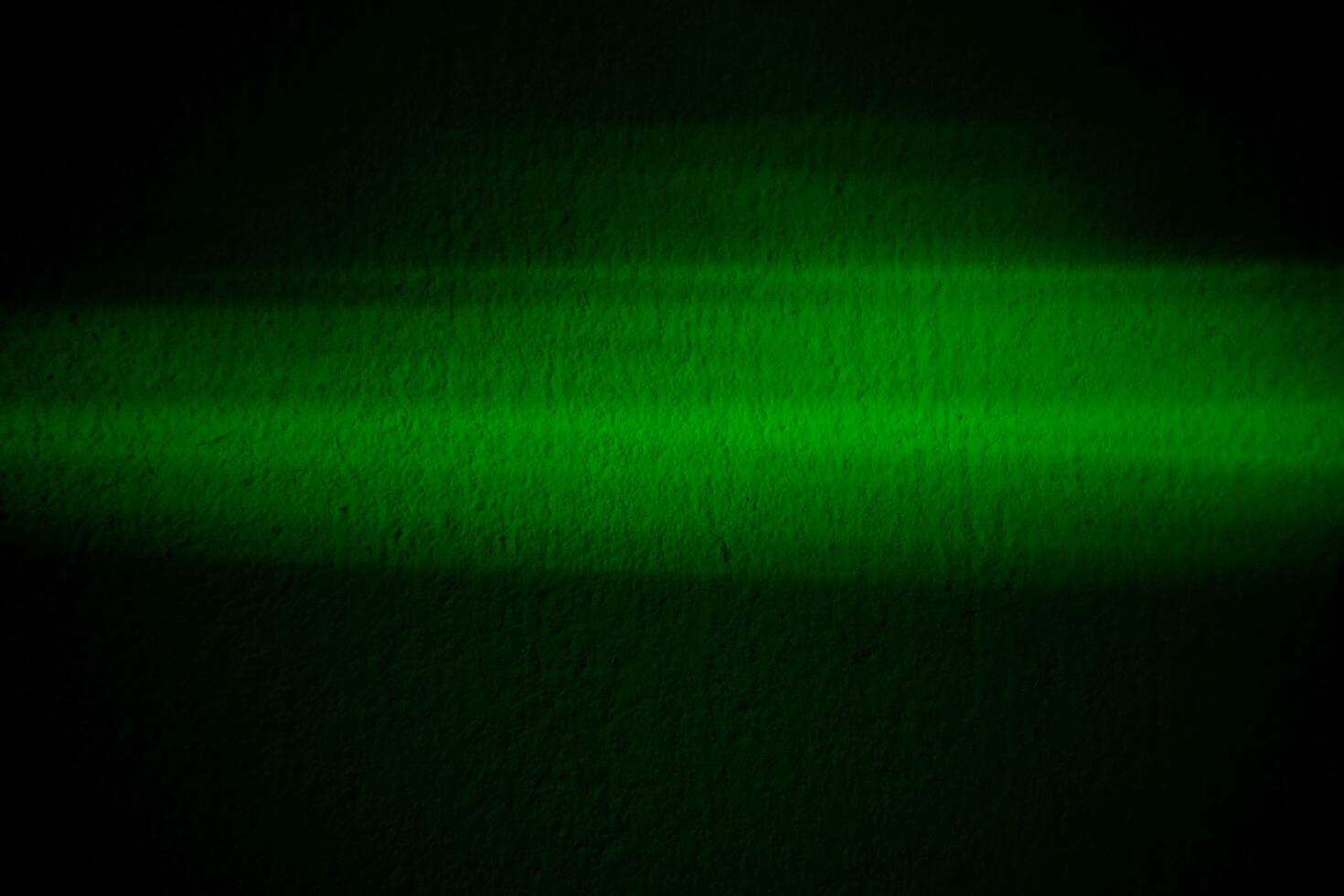 Contexte pente noir et lumière vert recouvrir abstrait Contexte noir, nuit, sombre, soir, avec espace pour texte, pour une Contexte texture. photo