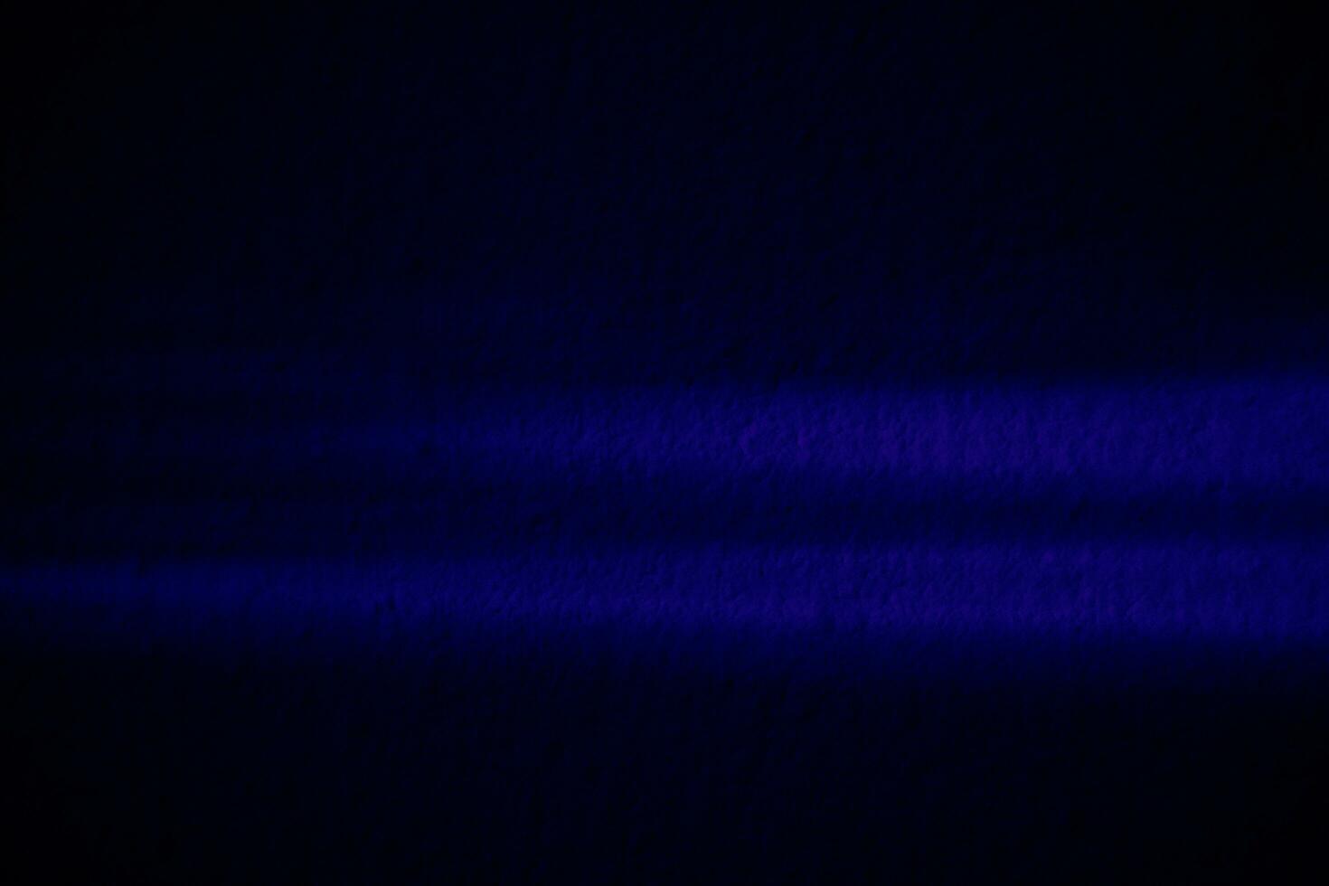 Contexte pente noir et lumière bleu recouvrir abstrait Contexte noir, nuit, sombre, soir, avec espace pour texte, pour une Contexte texture. photo