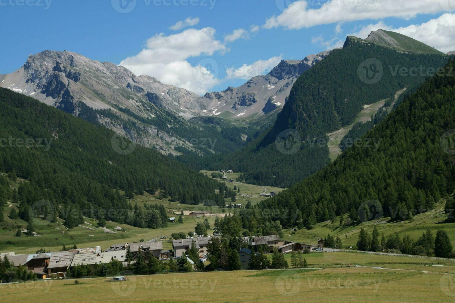 Ceillac queyras dans hautes Alpes dans France photo