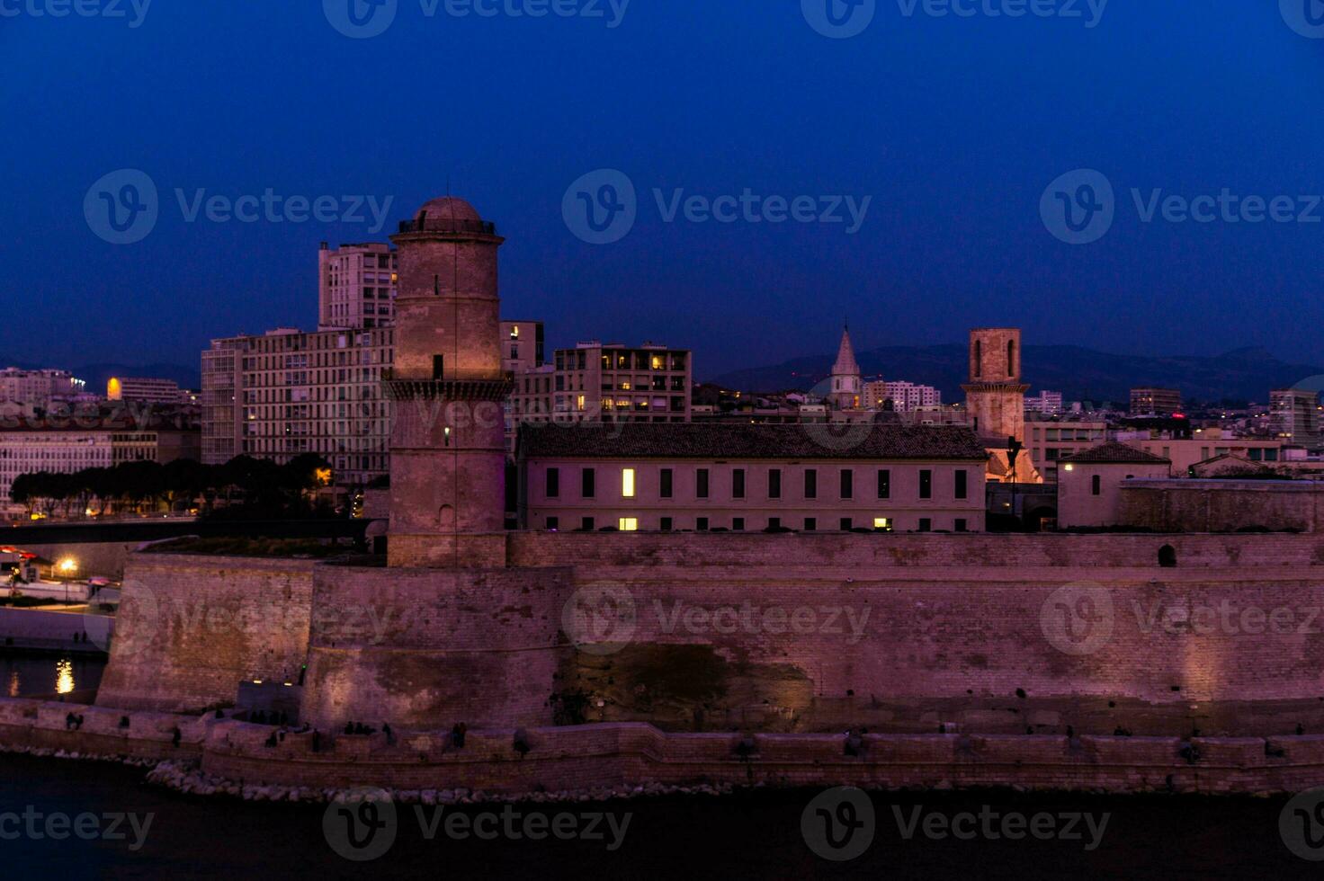 ville nuit marseille dans bouche du rhone photo