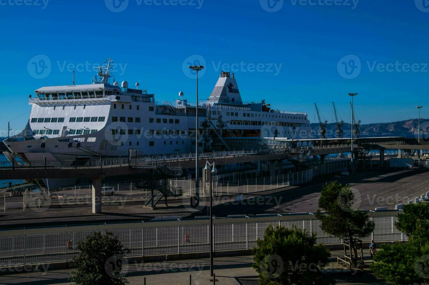 bateau marseille dans bouche du rhone photo