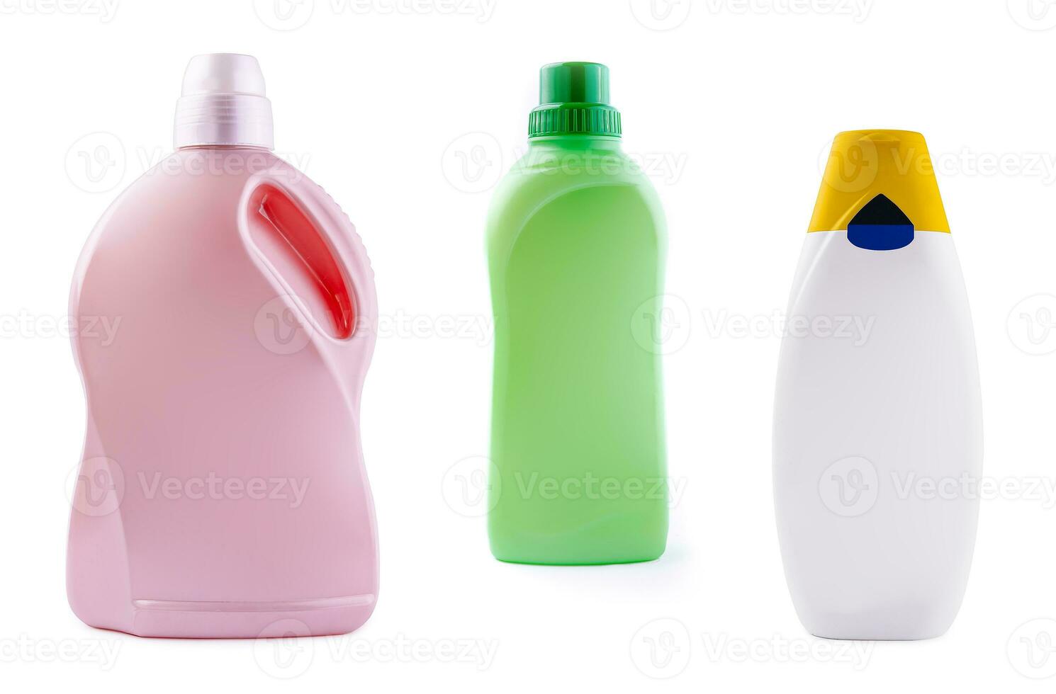 Trois détergent bouteilles isolé sur blanc photo