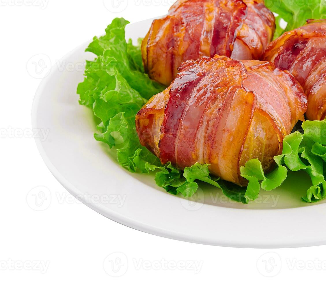tordu Rouleaux avec Bacon sur blanc assiette photo