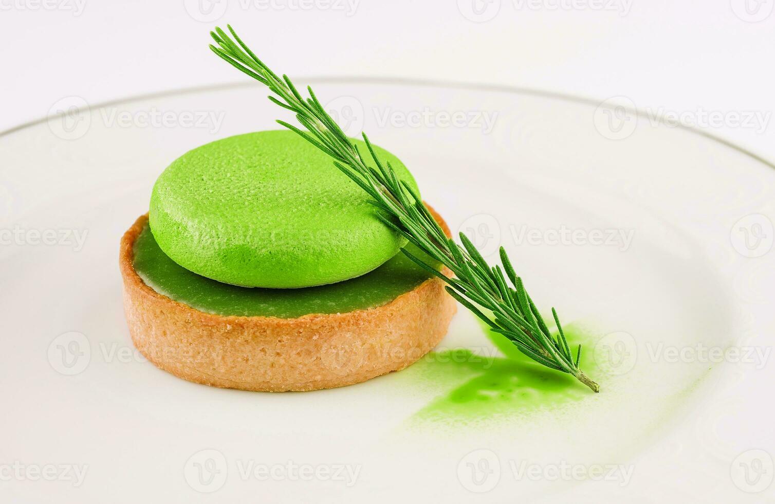 vert mousse gâteau avec pistache crème photo