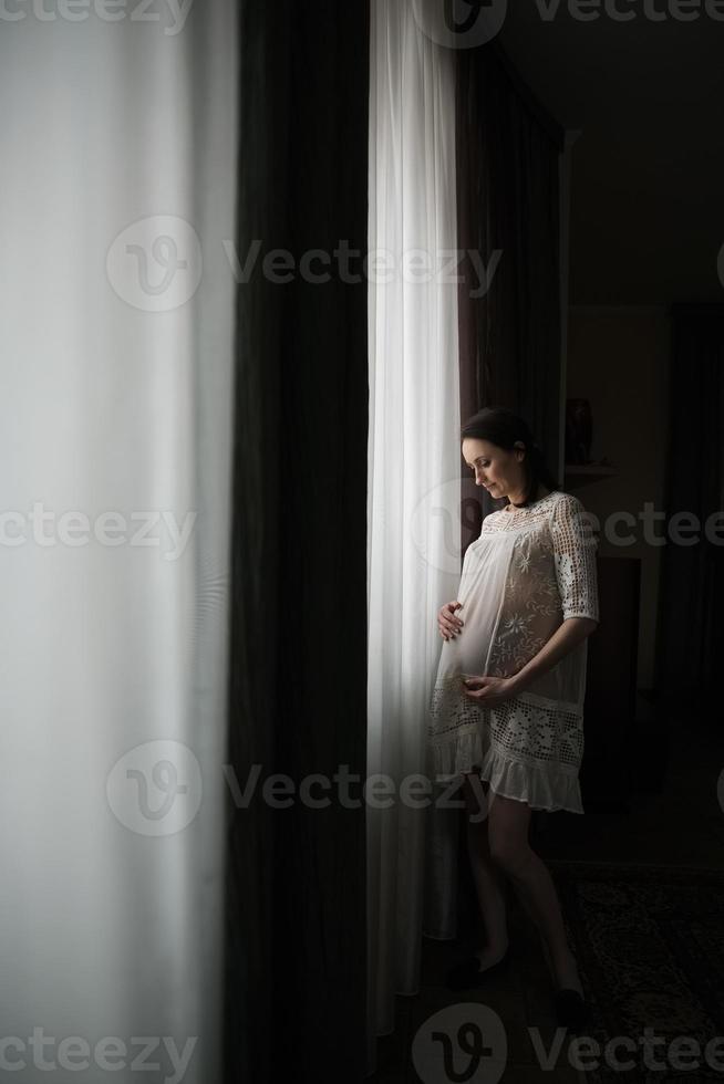 heureuse belle femme enceinte photo