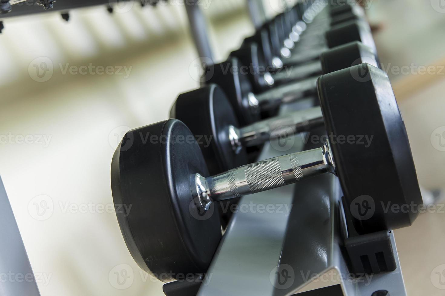 haltère dans la salle de gym à domicile photo