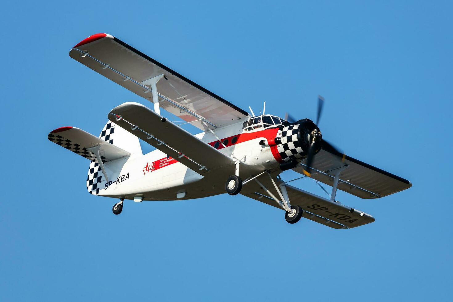 civil petit avion. aéroclub et privé avion. civil et général aviation. le coucher du soleil et nuit montrer. salon de l'aéronautique afficher. photo