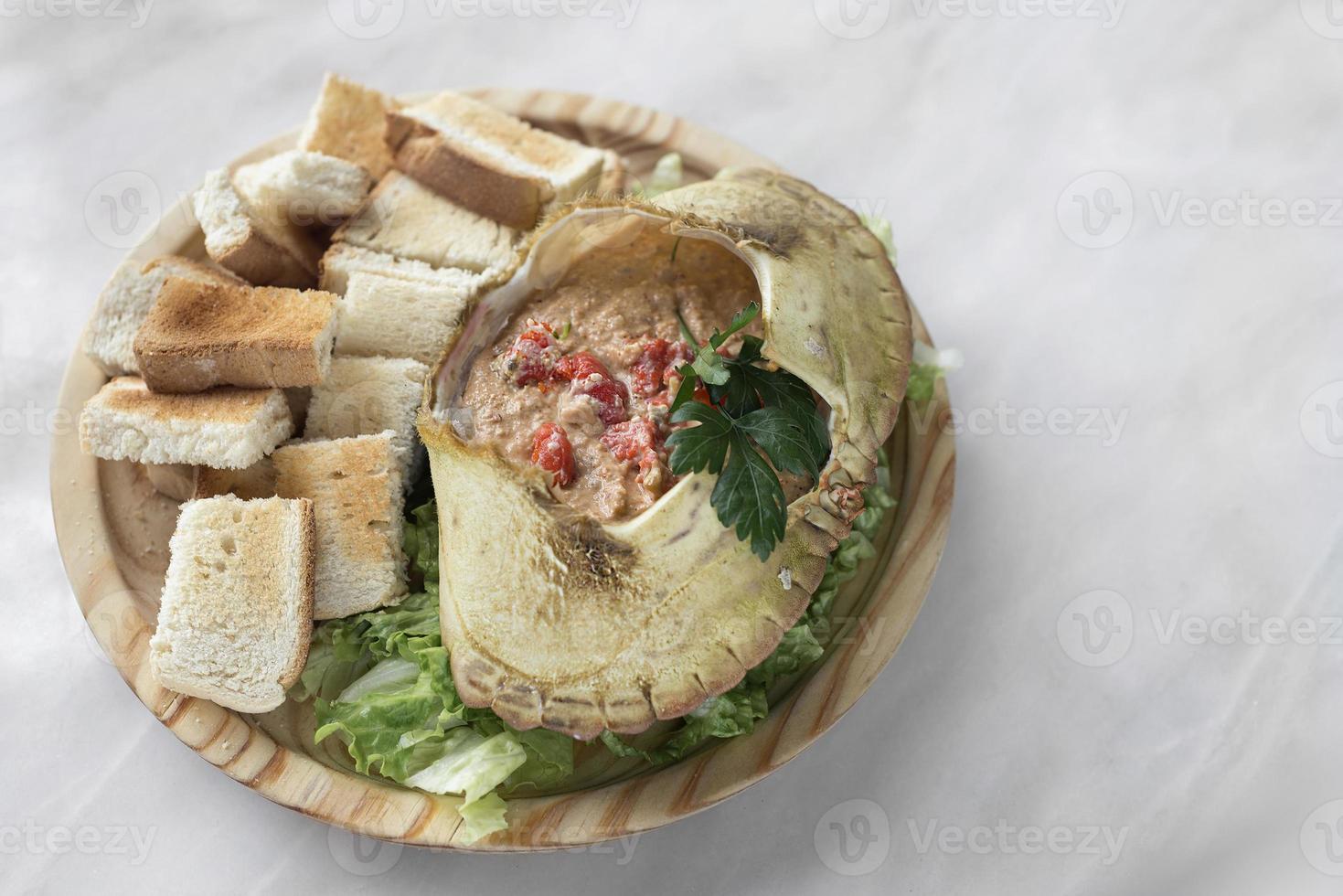 La viande de crabe portugaise mayonnaise mousse tapas de fruits de mer au restaurant de lisbonne photo