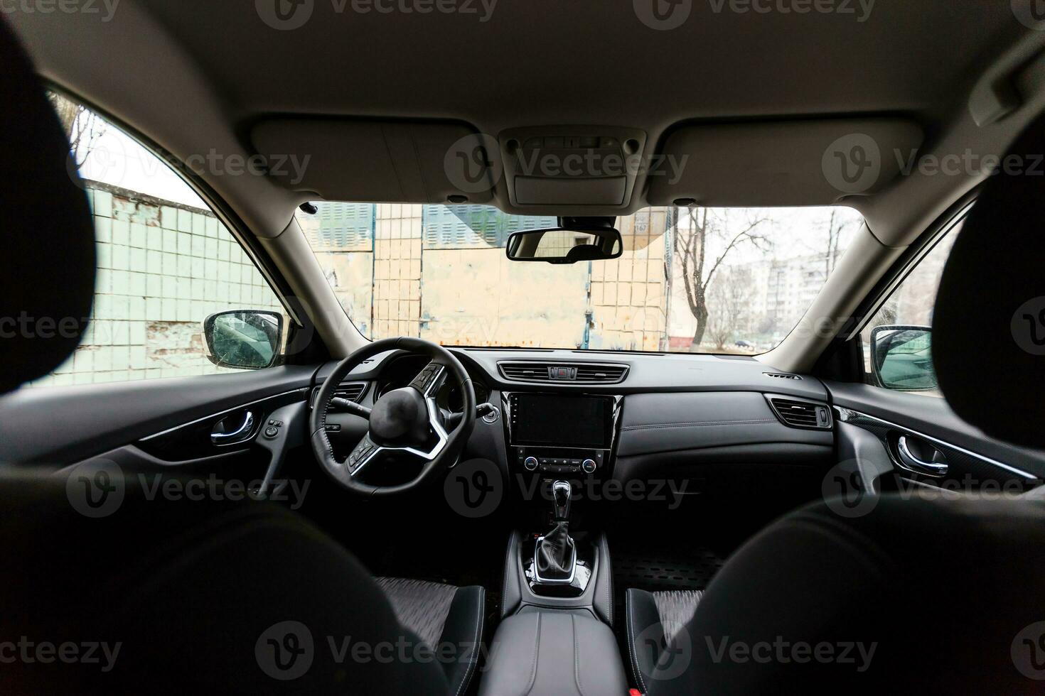 vue intérieure de la voiture avec salon noir photo