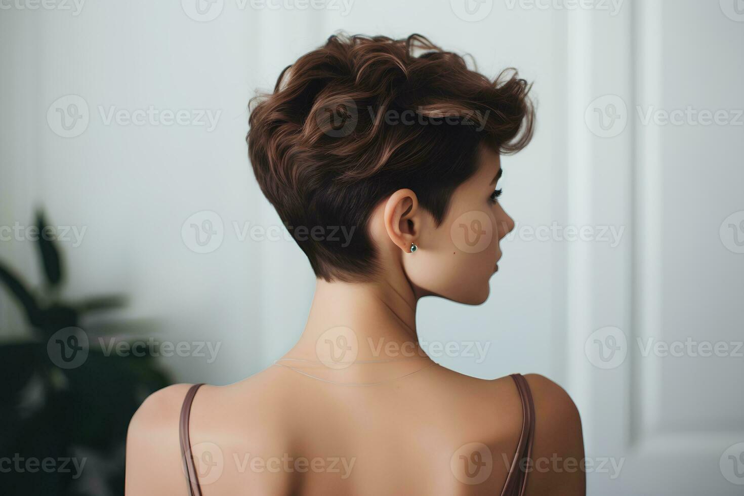 Jeune femme avec court bob la Coupe de cheveux sur lumière Contexte. ai génératif photo