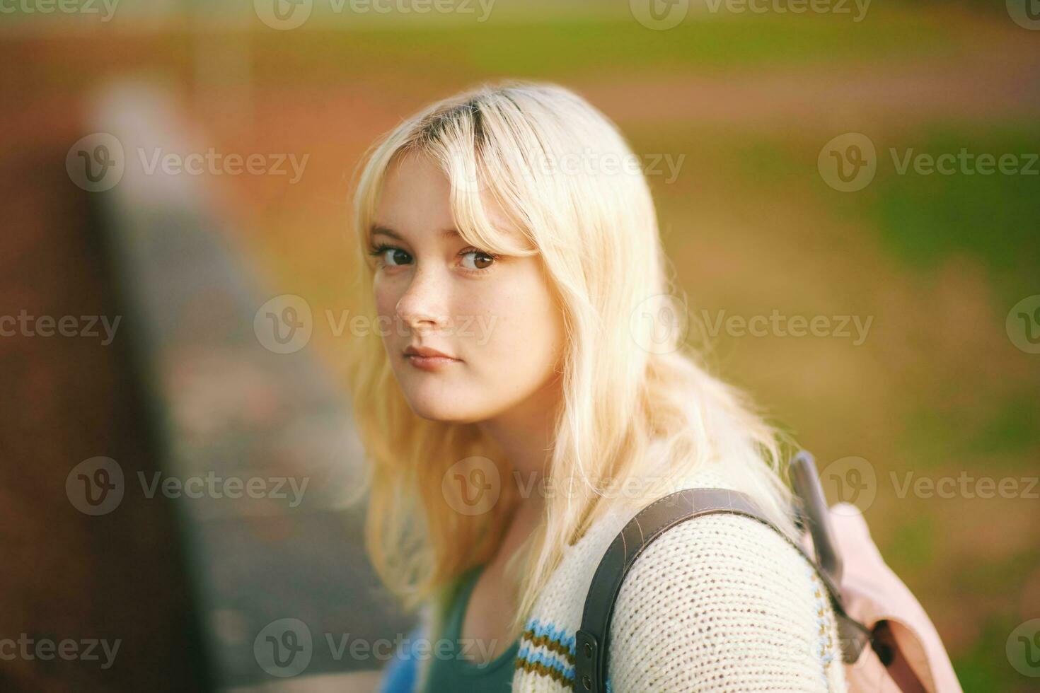 Extérieur portrait de Jeune adolescent 15 année vieux fille photo